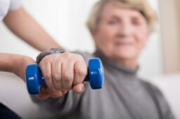 درمان لرزش دست با ورزش